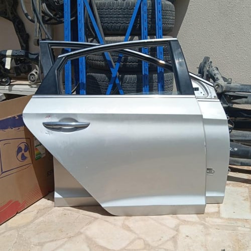 باب راكب خلفي يمين فاضي هيونداي سوناتا 2015 2017