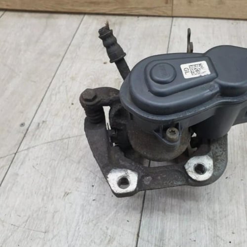 كليبر فرامل كهربائي امامي يمين 32349660 BMW 5 Seri...