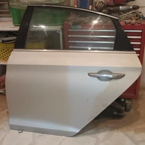 باب راكب خلفي يسار هيونداي سوناتا 2015 2017