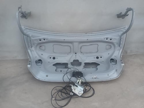 باب شنطة مع القفل والاسطبات تويوتا كامري 2014 2015