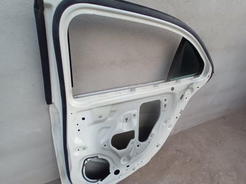 باب راكب خلفي يمين فاضي شيفروليه ماليبو 2013 2017