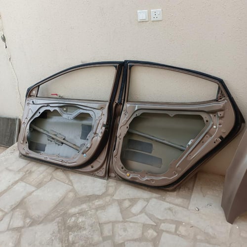 باب راكب امامي وخلفي جهة اليمين هونداي النترا 2011...