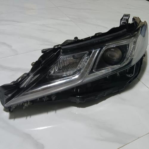 شمعة نور وكالة جهة السائق تويوتا كامري 2021 2024