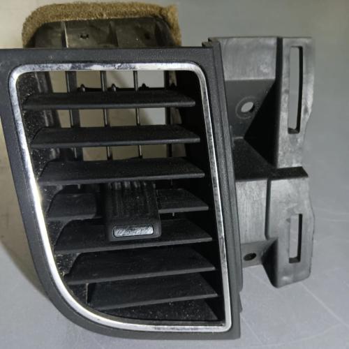 فتحة مكيف جهة السائق فورد تورس 2013 2019