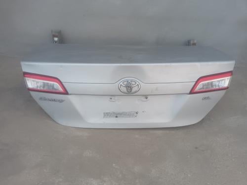 باب شنطة مع القفل والاسطبات تويوتا كامري 2014 2015