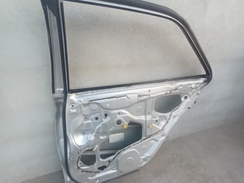 باب راكب خلفي يمين تويوتا كامري 2012 2015