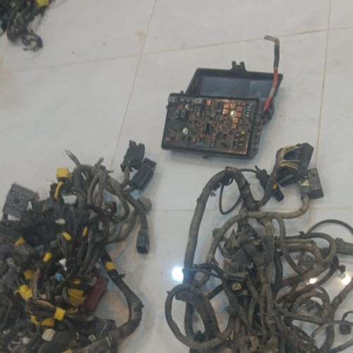 علبة الفيوزات مع ضفيرة الكهرباء شيفروليه امبالا 20...