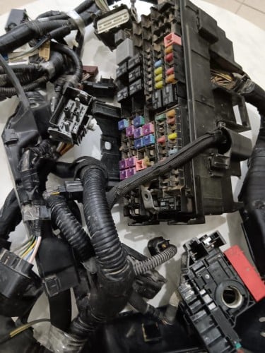 علبة الفيوزات مع ظفيرة السيارة فورد تورس