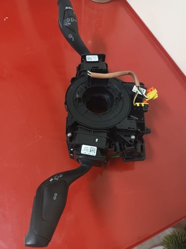 ذراح تحكم الاضاءة ومساحة الزجاج الامامي فورد فيوجن