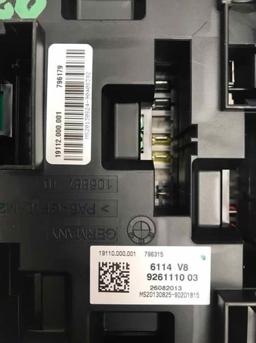 علبة الفيوزات الخلفية BMW