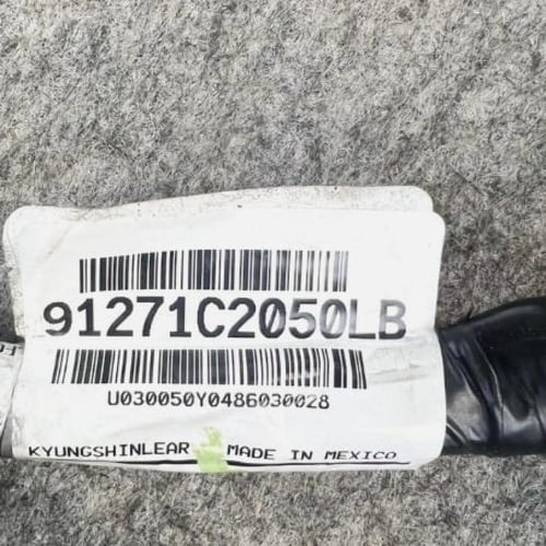 علبة الفيوزات مع ظفيرة كهرب هيونداي سوناتا SE 2015...