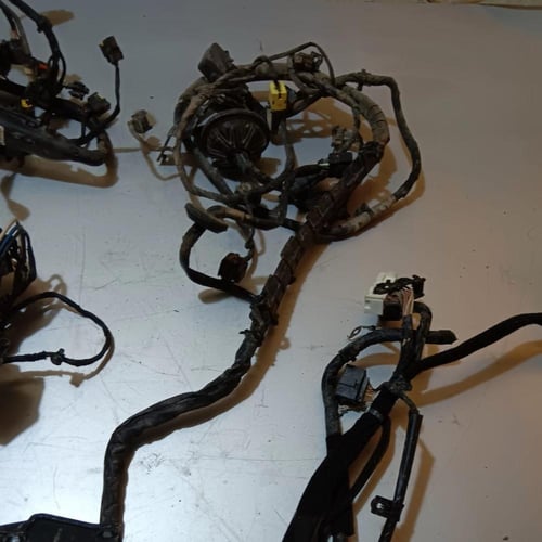 علبة فيوزات مع ظفيرة كهرب مكينة 2000 CC هيونداي ال...