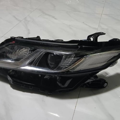 شمعة نور وكالة جهة السائق تويوتا كامري 2021 2024