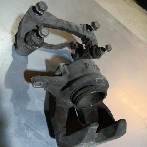 كليبر فرامل امامي يسار تويوتا كورلا 2013 2018