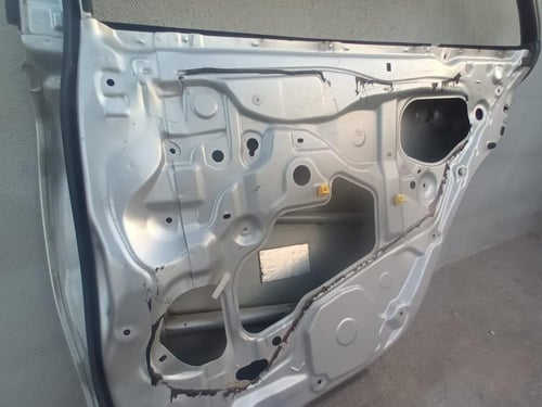 باب راكب خلفي يمين تويوتا كامري 2012 2015