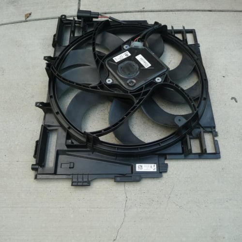 مروحة راديتر 1861914301 BMW 5 Series F01 F02 F10 2...