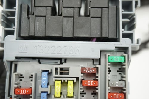 ظفيرة كهرب طبلون امامي مع علبة فيوزات شيفروليه امب...