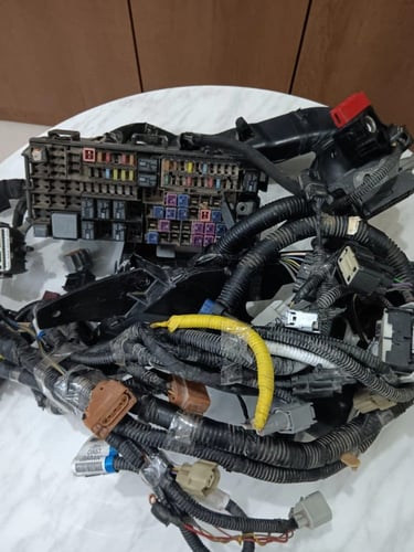 علبة الفيوزات مع ظفيرة السيارة فورد تورس