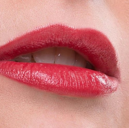 أحمر شفاه بمكونات عضوية من BENECOS