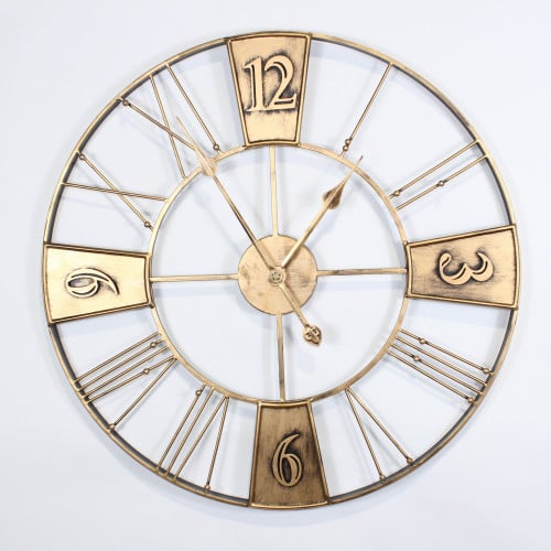 ساعة حائط دائرية ذهبية