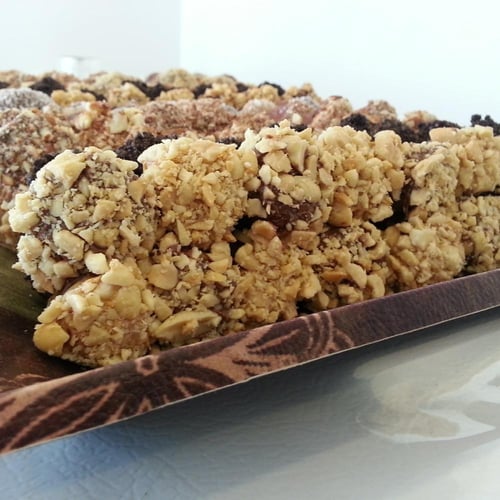 بوكس كبير تمر محشي بعدة حشوات ونكهات - لايوجد شحن...