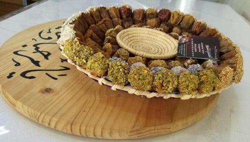 بوكس كبير تمر محشي بعدة حشوات ونكهات - لايوجد شحن...