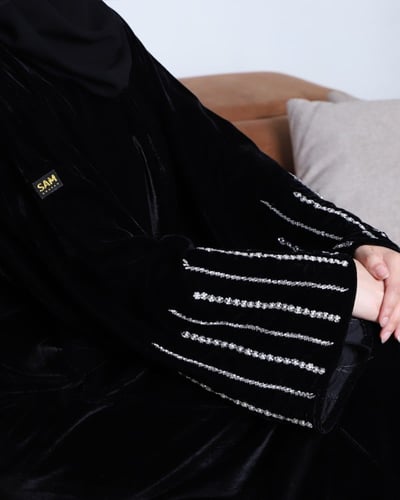 عبايه مخمل تطريز يدوي #155