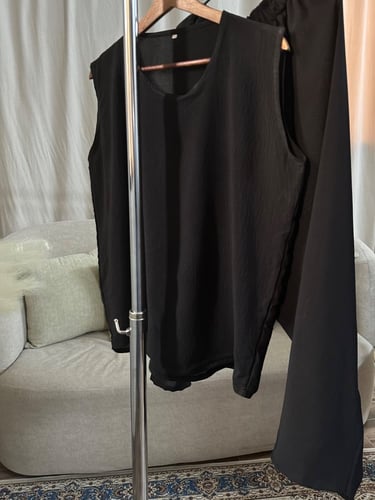 طقم قطعتين تحت العباية باللون الأسود- 136