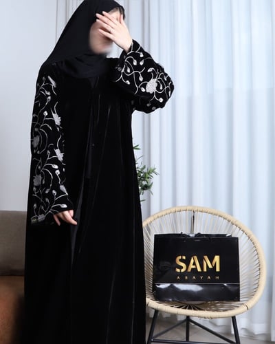 مخمل كم مطرز ابيض #156