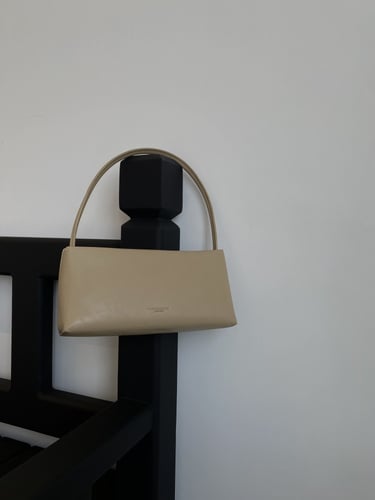 شنطه بلون اسود و بيج