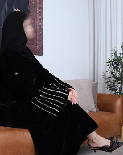عبايه مخمل تطريز يدوي #155