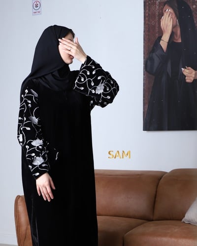 مخمل كم مطرز ابيض #156