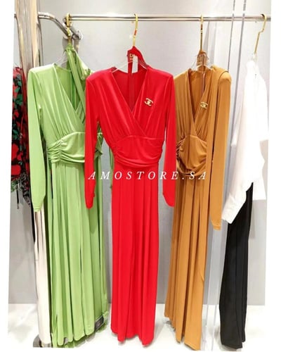 جمبسوت نسائي سهرة سواريه لون أحمر بحزام لف على الخ...