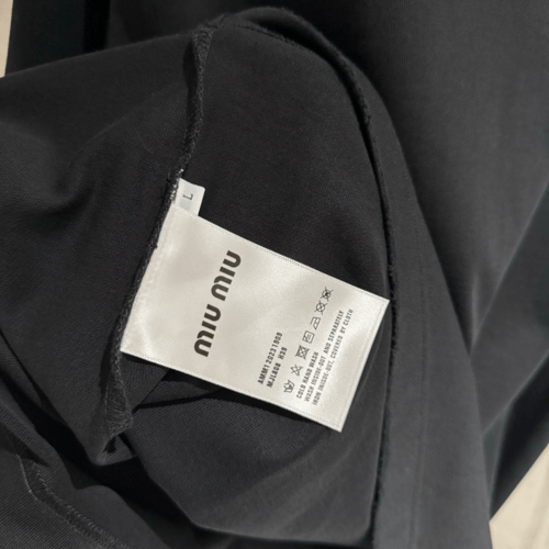 تي شيرت رجالي قطن لون أسود بأكمام قصيرة وياقة مدور...