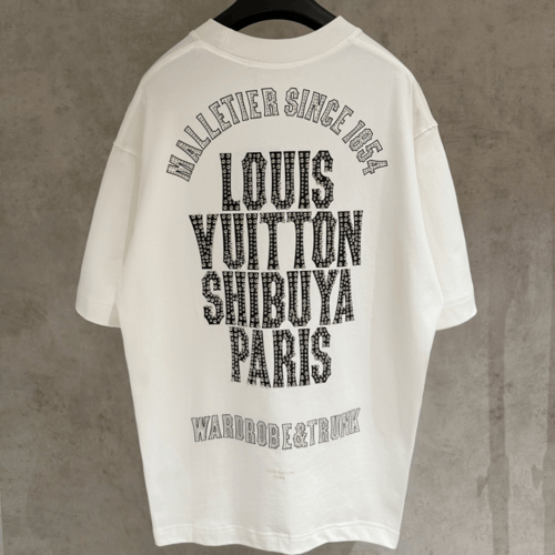 تي شيرت رجالي قطن لون أبيض بأكمام قصيرة وياقة مدور...