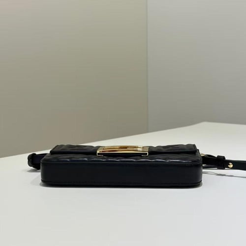 شنطة موبايل فيندي باغيت الكلاسيكية Fendi Baguette