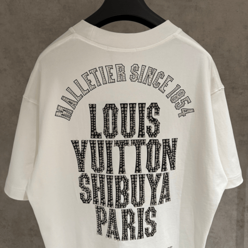 تي شيرت رجالي قطن لون أبيض بأكمام قصيرة وياقة مدور...