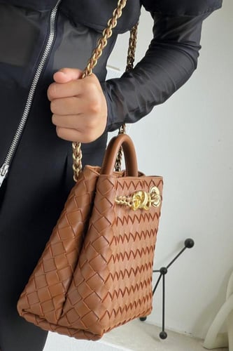 شنطة بوتيغا فينيتا لون بني الحجم الصغير ANDIAMO 78...