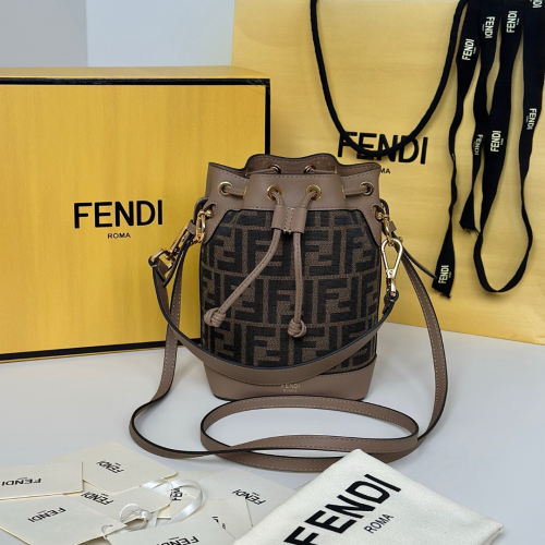 حقيبة كتف صغيرة Fendi Mon Tresor Bucket Bag