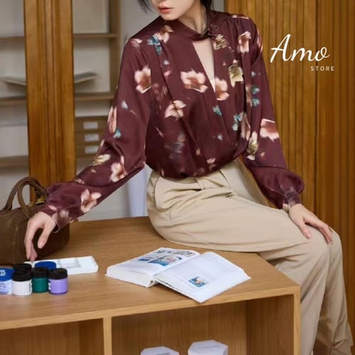 بلوزة لون احمر برغندي مشجر ب درابي مخصر و ياقة لف...