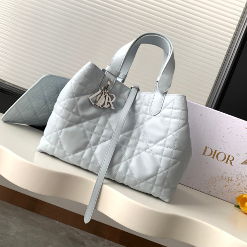 حقيبة Dior Toujours بالحجم المتوسط