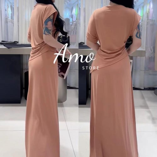 طقم بلوزة مع تنورة يتسم بالأناقة و النعومة بالتصمي...