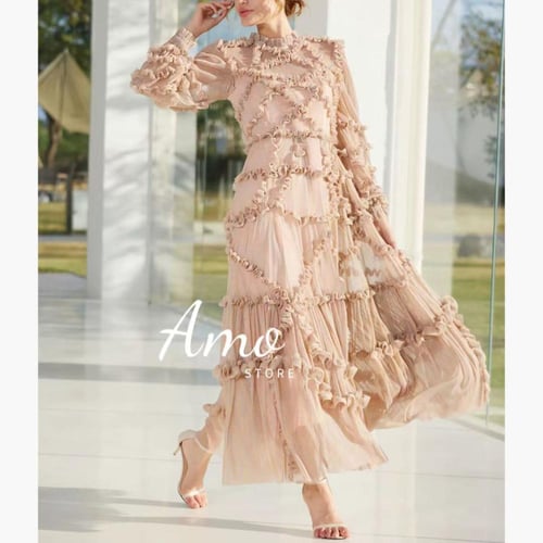 فستان سهرة طويل من أرقى بيوت الأزياء الإيطالية تصم...