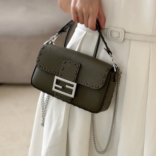 شنطة فيندي باغيت لون أخضر زيتي مقاس سمول Fendi Bag...