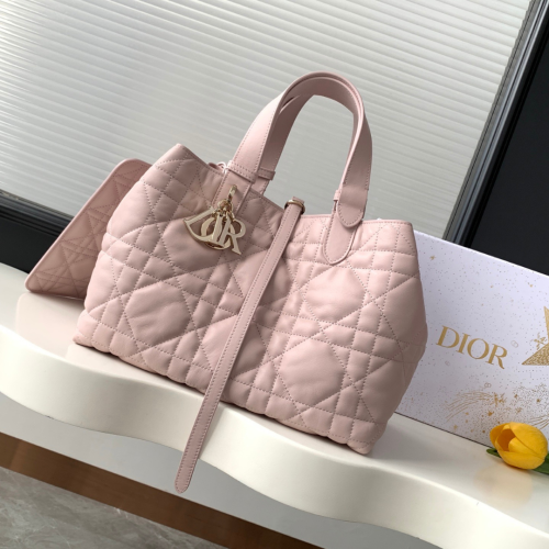 حقيبة Dior Toujours بالحجم المتوسط