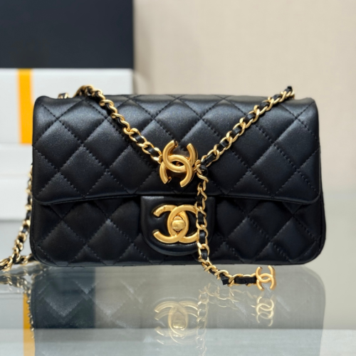 حقيبة شانيل مقاس صغير Chanel Square Flap