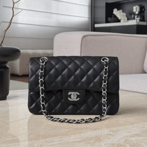 حقيبة شانيل كلاسيك جلد كافيار مقاس 23 سم Chanel Cl...