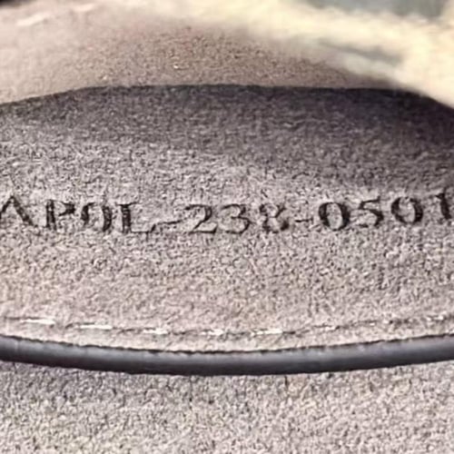 شنطة موبايل فيندي باغيت الكلاسيكية Fendi Baguette