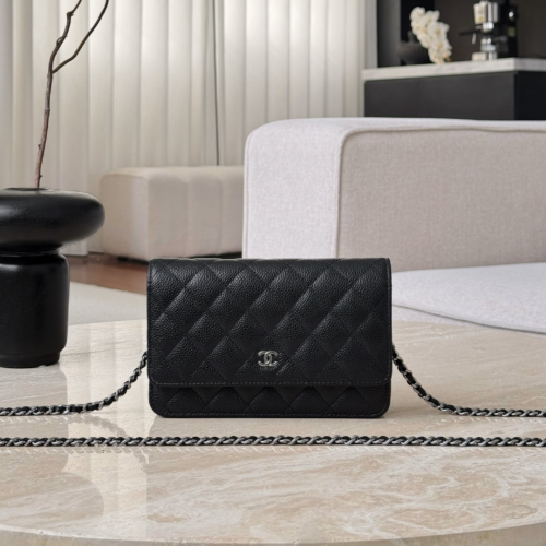 محفظة شانيل كلاسيكية بسلسلة Chanel Classic wallet...