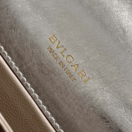 حقيبة بولغاري سيربنتي فورإيفر لون فضي حجم Bvlgari...